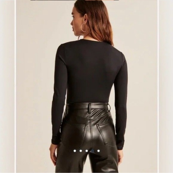 Abercrombie Women's Long-Sleeve Cutout Crew Bodysuit - Picture 12 of 14